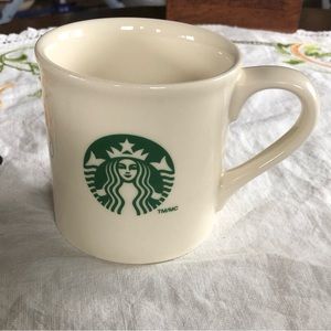 Starbucks 2013 Classic Cream w Green Siren Mug. 4"Hx 4"W